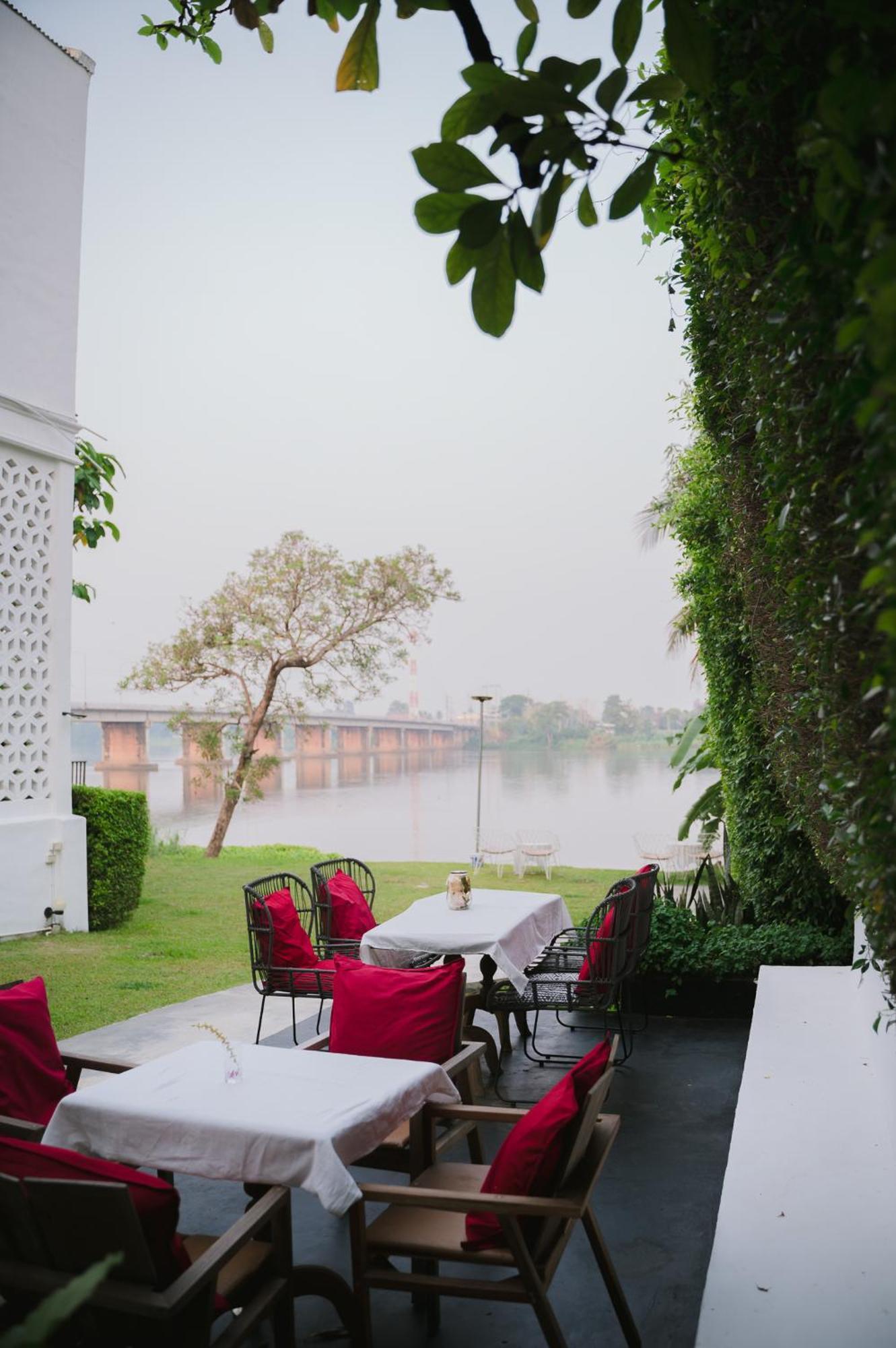 White Wall Riverfront Hotel Kamphaeng Phet Zewnętrze zdjęcie