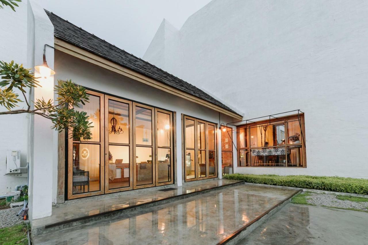 White Wall Riverfront Hotel Kamphaeng Phet Zewnętrze zdjęcie